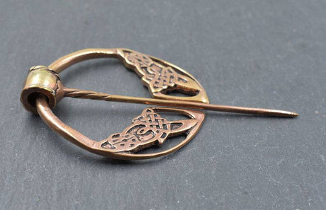 Keltische ringfibel aus bronze mit knotenmuster - penannular