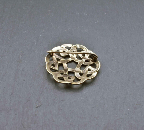 Keltische rundfibel aus bronze mit flechtknoten - brosche