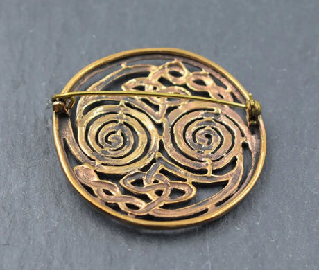 Keltische spiral-brosche aus bronze mit doppelspirale - brosche