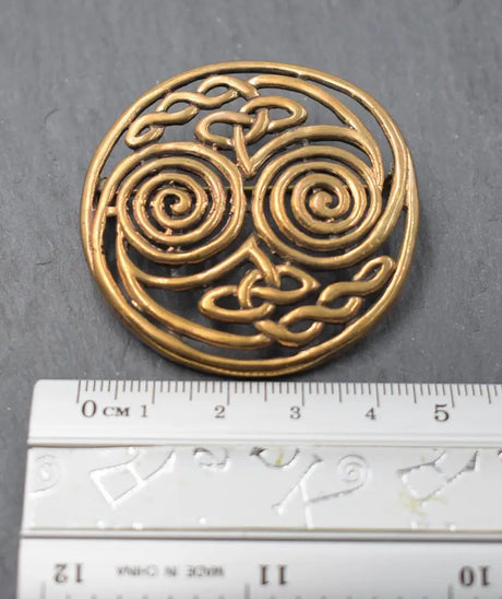 Keltische spiral-brosche aus bronze mit doppelspirale - brosche