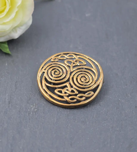 Keltische spiral-brosche aus bronze mit doppelspirale - brosche