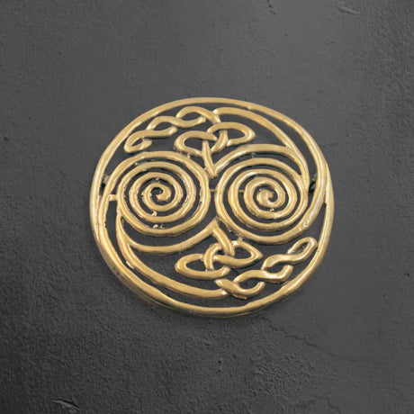 Keltische spiral-brosche aus bronze mit doppelspirale - brosche