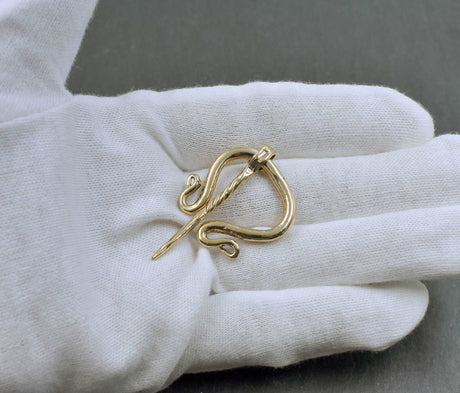 Kleine omegafibel aus bronze - fibel