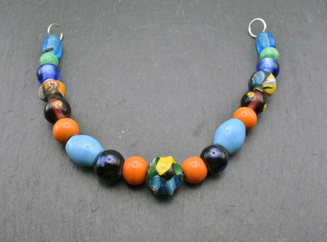 Kunterbunte fibelkette mit lampwork perlen