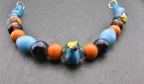 Kunterbunte fibelkette mit lampwork perlen
