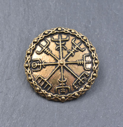 Mittelalterliche Brosche mit Vegvisir aus Bronze