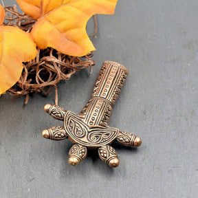 Germanische Ärmchenfibel aus Bronze