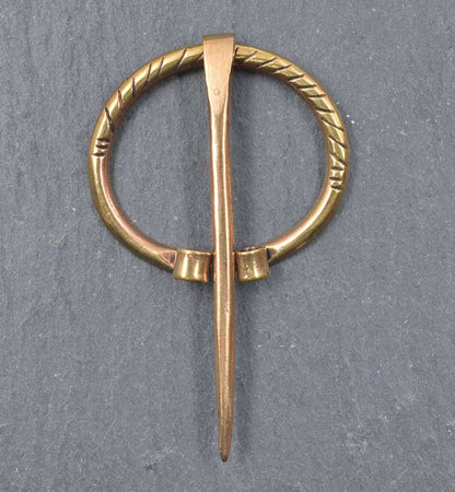 Rückseite der Kleine Wikinger Ringfibel aus Bronze