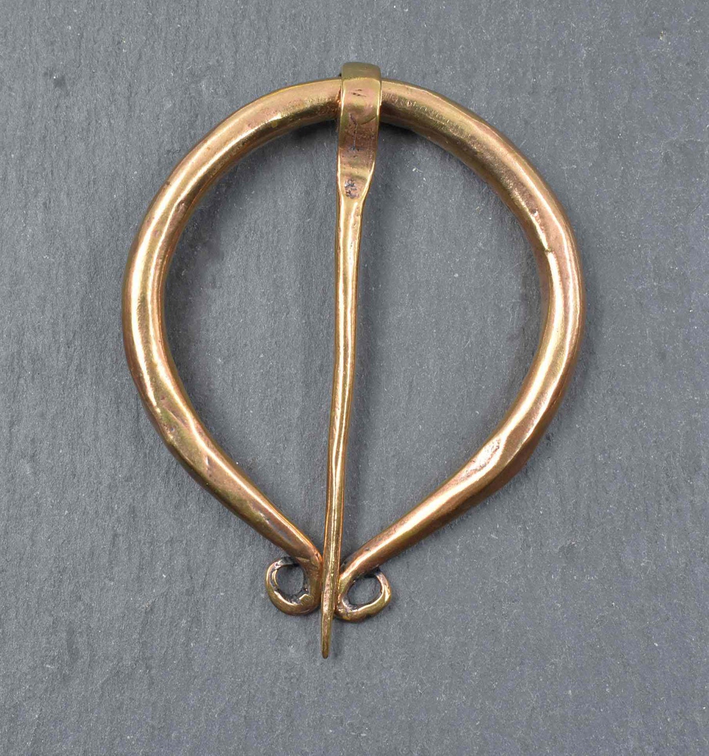 Große Ringfibel aus Bronze