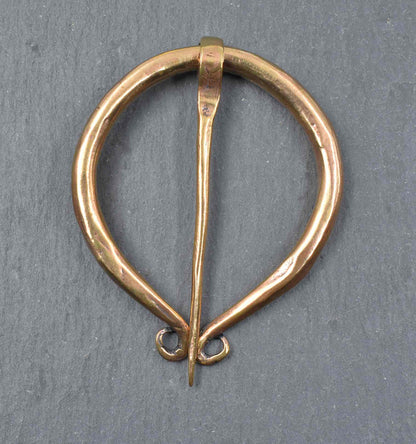 Große Ringfibel aus Bronze