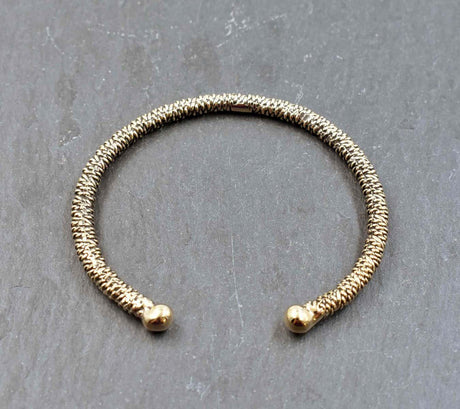 Mittelalterlicher bronzearmreif - armreif