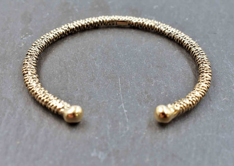 Mittelalterlicher bronzearmreif - armreif