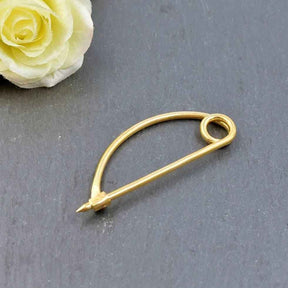 Schlichte keltische Bügelfibel aus Messing