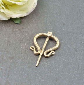 Kleine Omegafibel aus Bronze