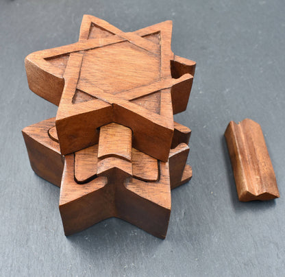 Stern Schatulle aus Holz Puzzeldose halb geöffnet